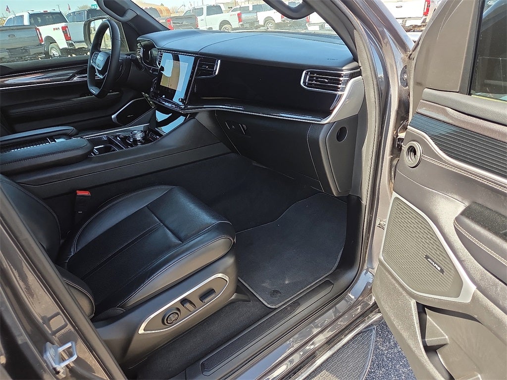 2023 Jeep Wagoneer Base