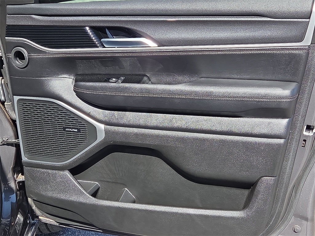 2023 Jeep Wagoneer Base