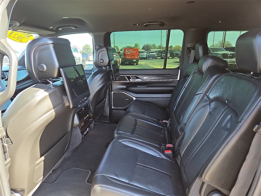 2023 Jeep Wagoneer Base