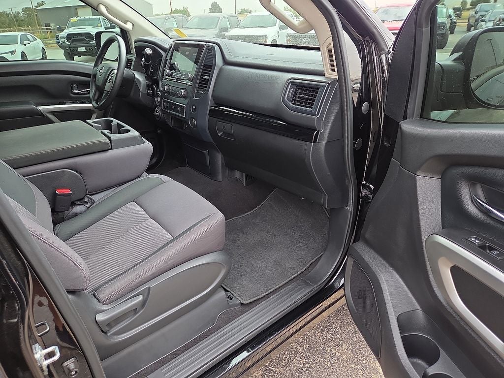 2023 Nissan Titan SV