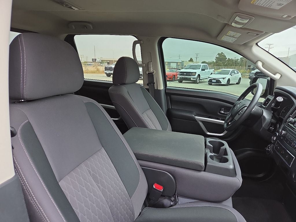 2023 Nissan Titan SV