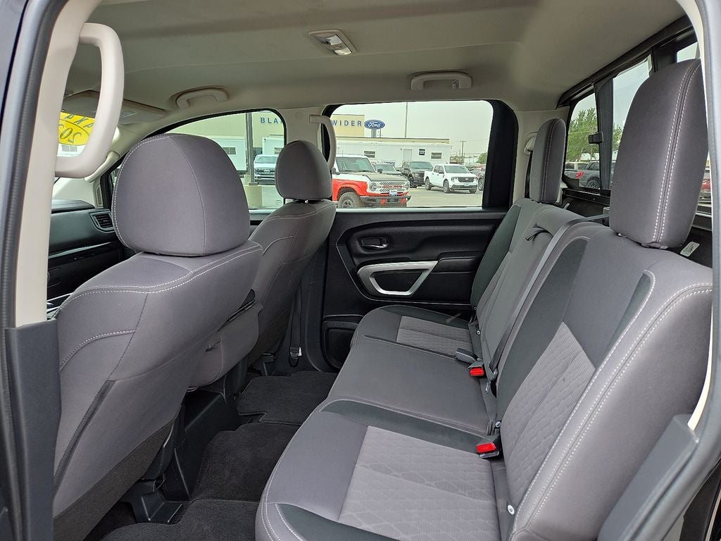 2023 Nissan Titan SV