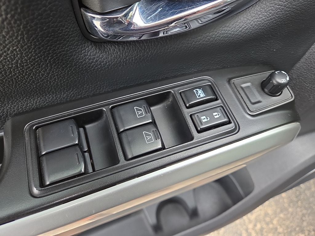 2023 Nissan Titan SV