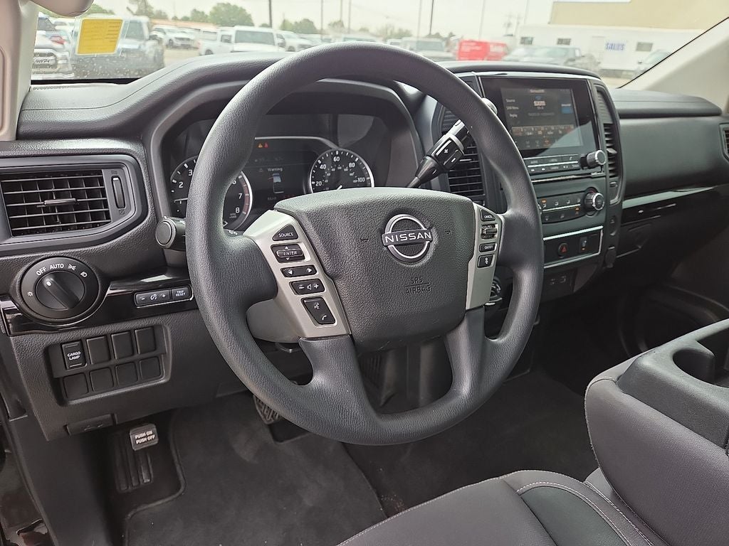 2023 Nissan Titan SV