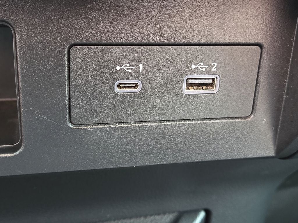 2023 Nissan Titan SV