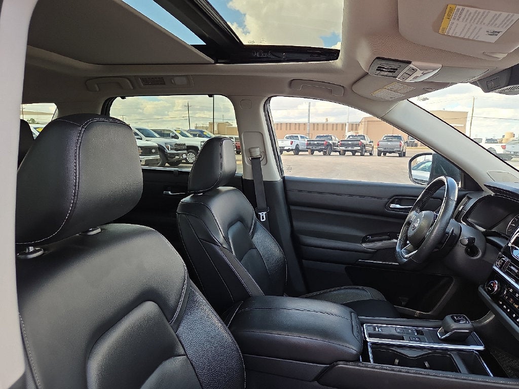 2022 Nissan Pathfinder SL