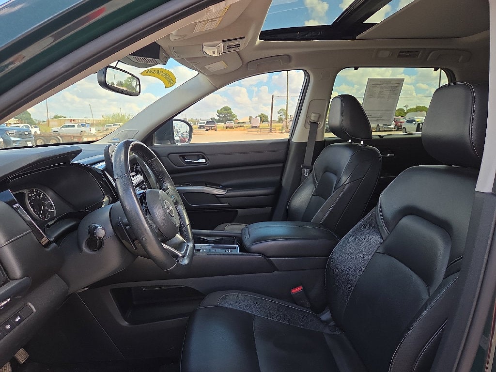 2022 Nissan Pathfinder SL