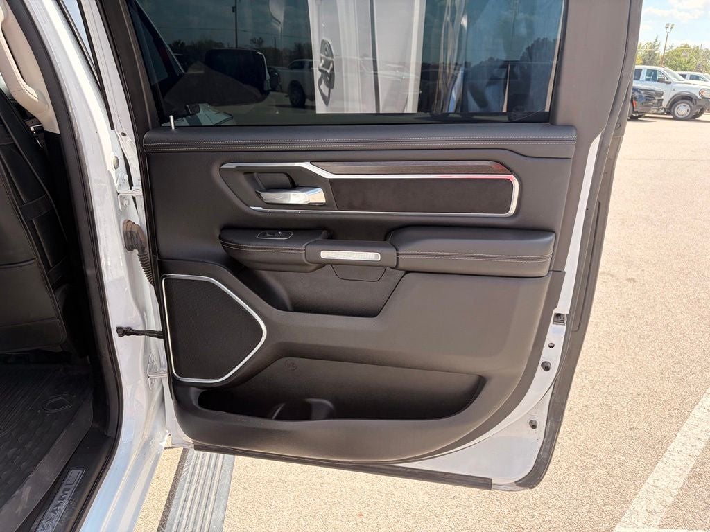 2022 RAM 1500 Laramie Crew Cab 4x2 5'7' Box