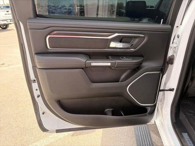 2022 RAM 1500 Laramie Crew Cab 4x2 5'7' Box