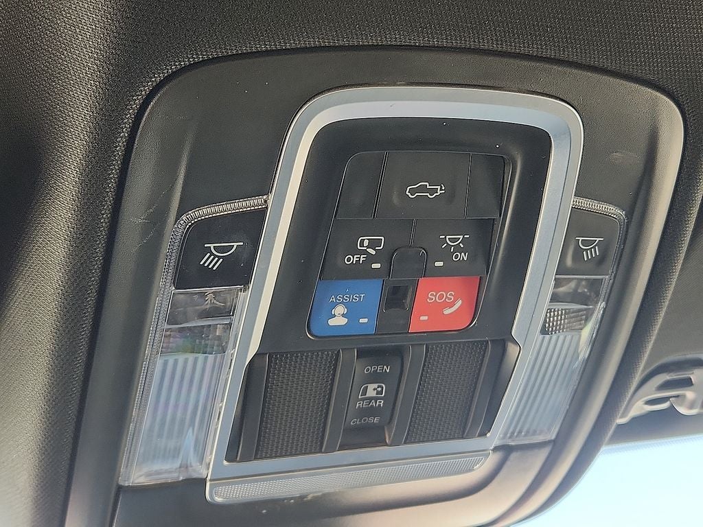 2023 RAM 1500 Laramie Crew Cab 4x4 5'7' Box