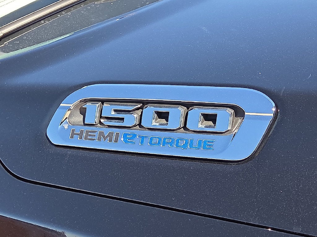 2022 RAM 1500 Laramie Crew Cab 4x4 5'7' Box