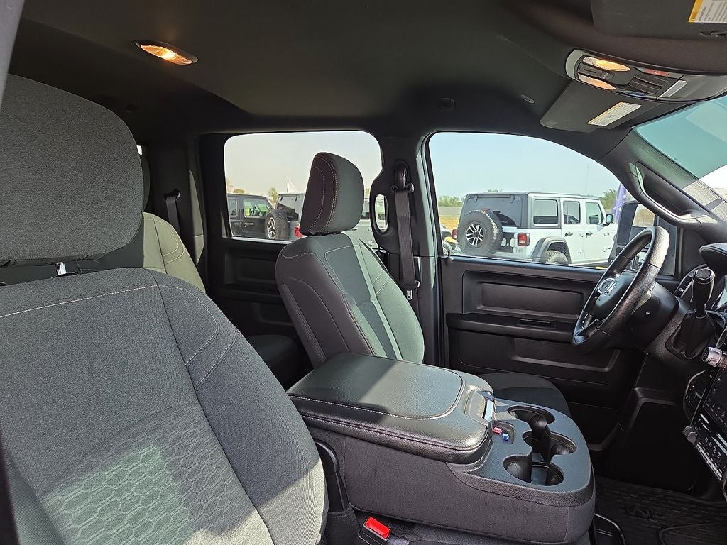 2025 RAM 3500 Tradesman Crew Cab 4x4 8' Box