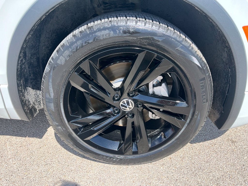 2024 Volkswagen Tiguan 2.0T SE R-Line Black