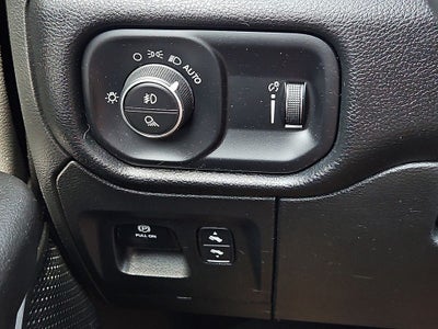 2022 RAM 1500 Big Horn Crew Cab 4x4 5'7' Box
