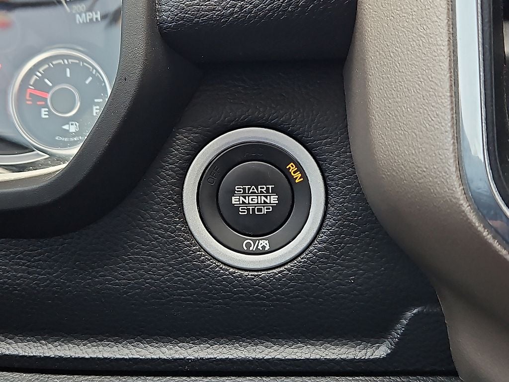 2022 RAM 1500 Laramie Crew Cab 4x4 5'7' Box