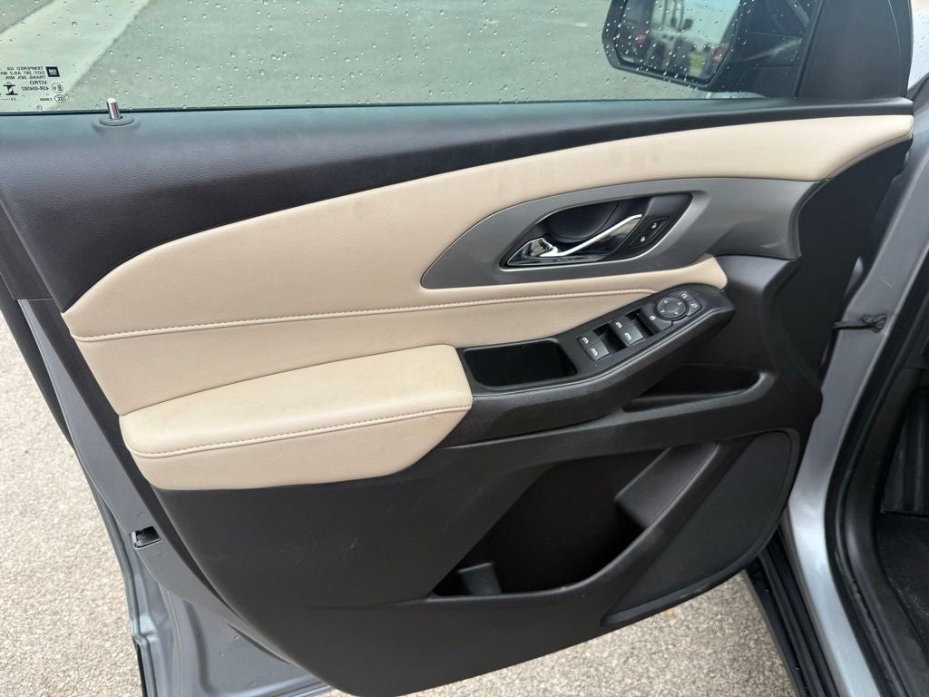 2023 Chevrolet Traverse FWD LS