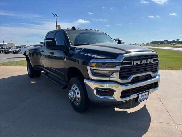 2025 RAM 3500 Tradesman Crew Cab 4x4 8' Box