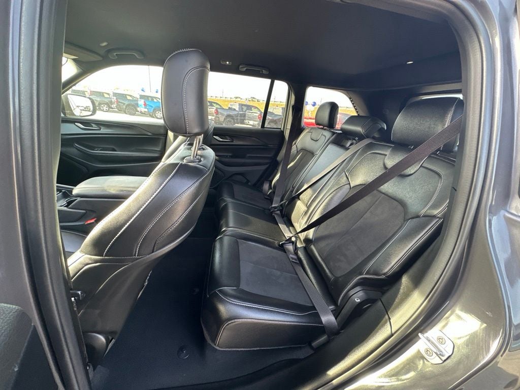 2025 Jeep Grand Cherokee Altitude 4x2