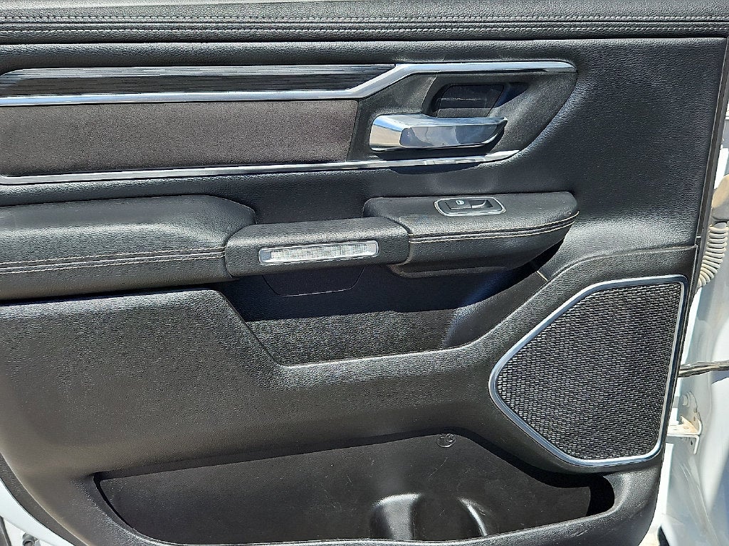 2023 RAM 1500 Laramie Crew Cab 4x2 5'7' Box