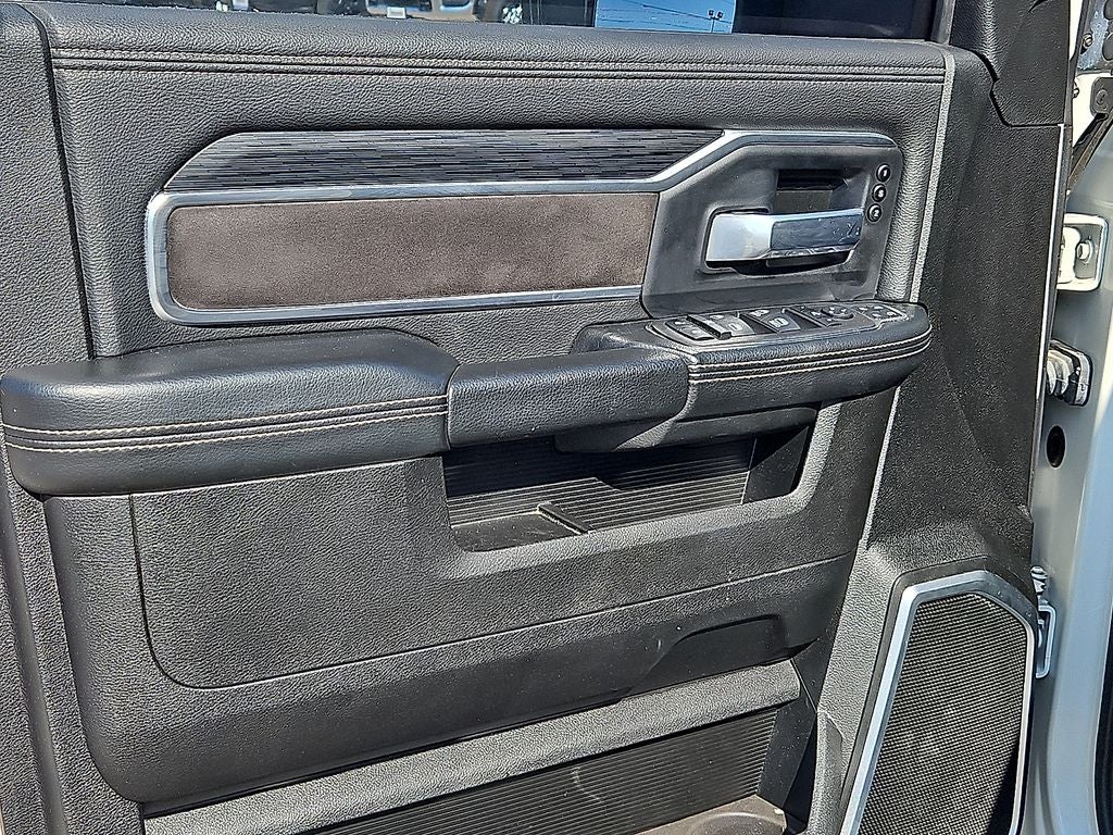 2023 RAM 3500 Laramie Crew Cab 4x4 8' Box