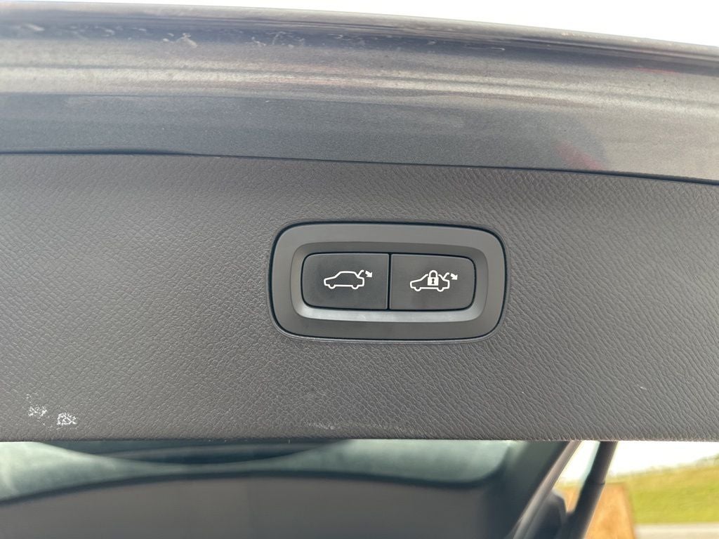 2019 Volvo XC90 T6 Momentum