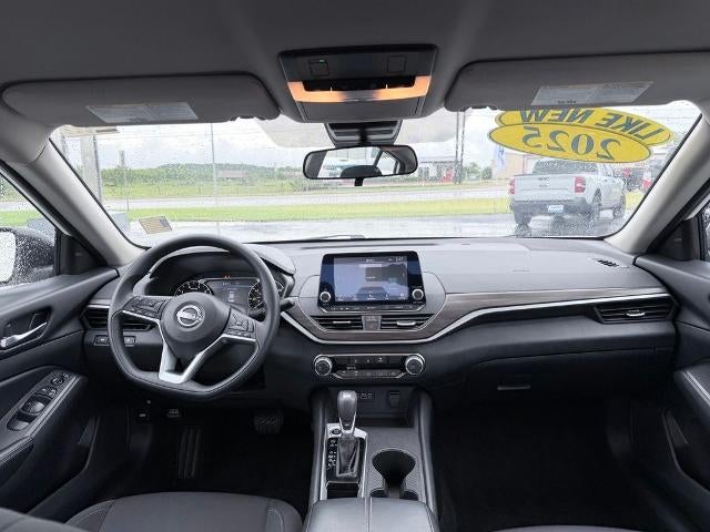 2025 Nissan Altima SV - Photo 13