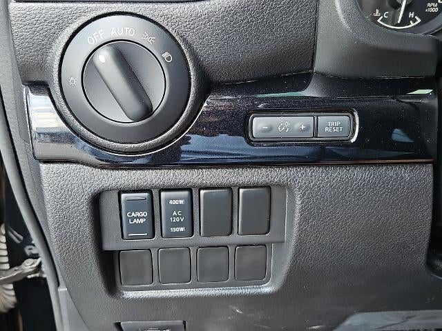 2023 Nissan Titan SV