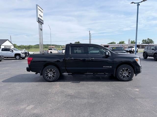 2023 Nissan Titan SV