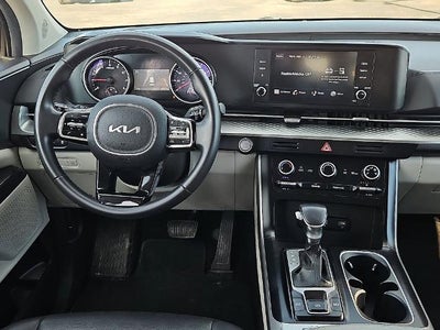 2024 Kia Carnival LX